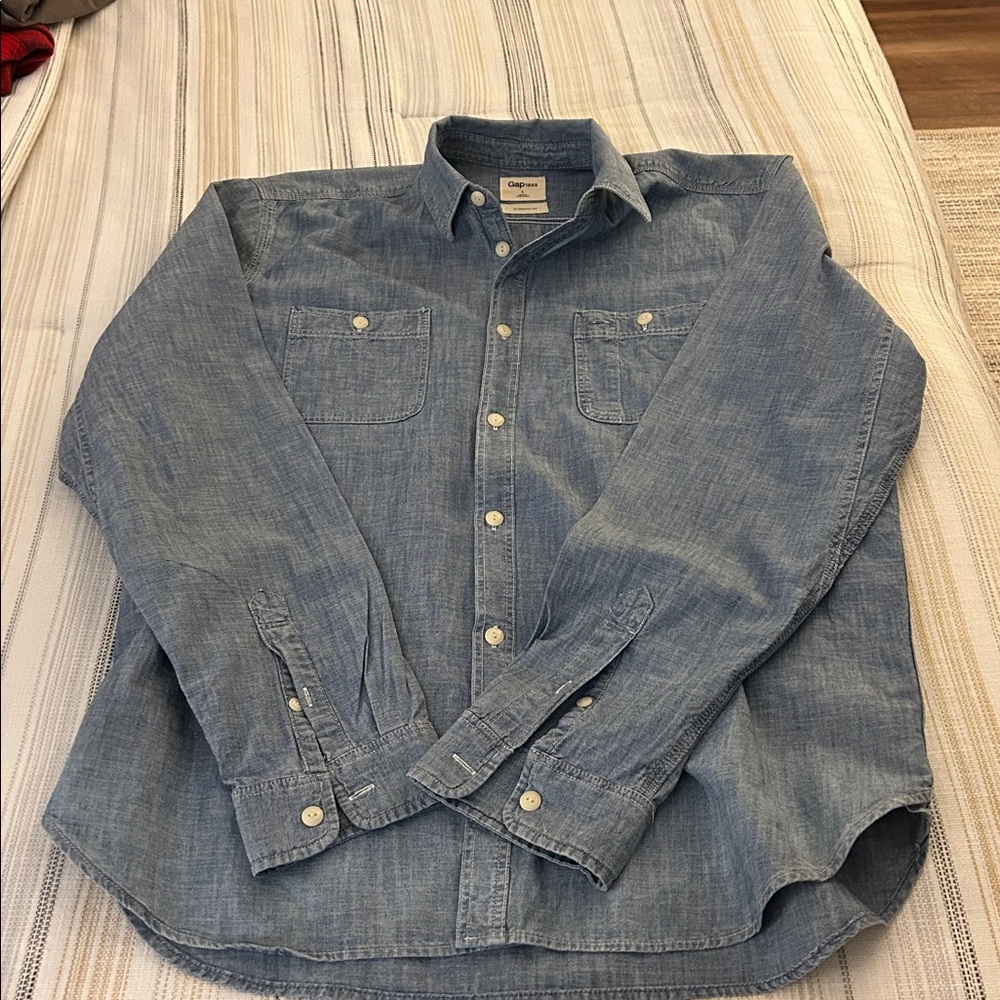 GAP Men's Chambray Blue Button-Down Shirt Lightweight Jean - Picture 5 of 6